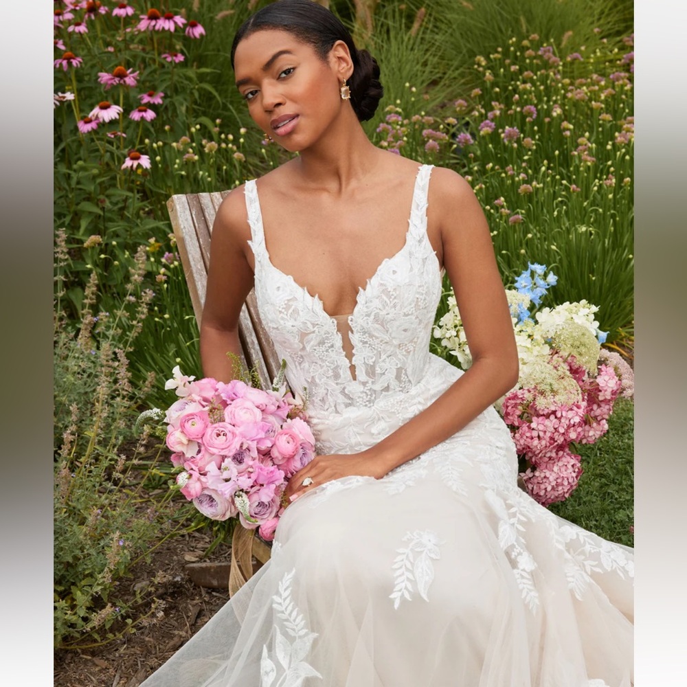 BRAND NEW Mori Lee Sosie Wedding Dress Size 8 (altered length 5’9” or shorter)